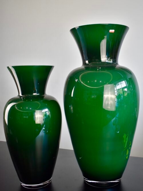 Žalios spalvos stiklinės vazos