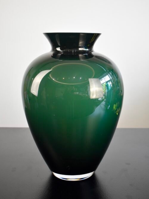 Prigesinto žalumo stiklo vaza