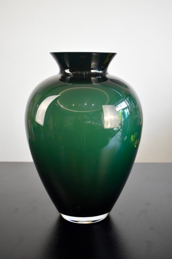 Prigesinto žalumo stiklo vaza