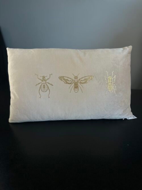 Dekoratyvinė smėlio spalvos pagalvėlė